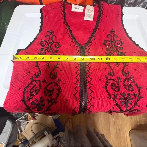 Vintage Kathie Lee zip up red knit sweater vest/w black beaded embroidery - Picture 5 of 8